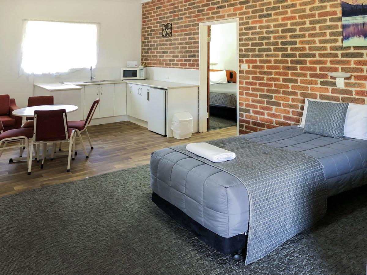 Leeton Heritage Motor Inn Экстерьер фото