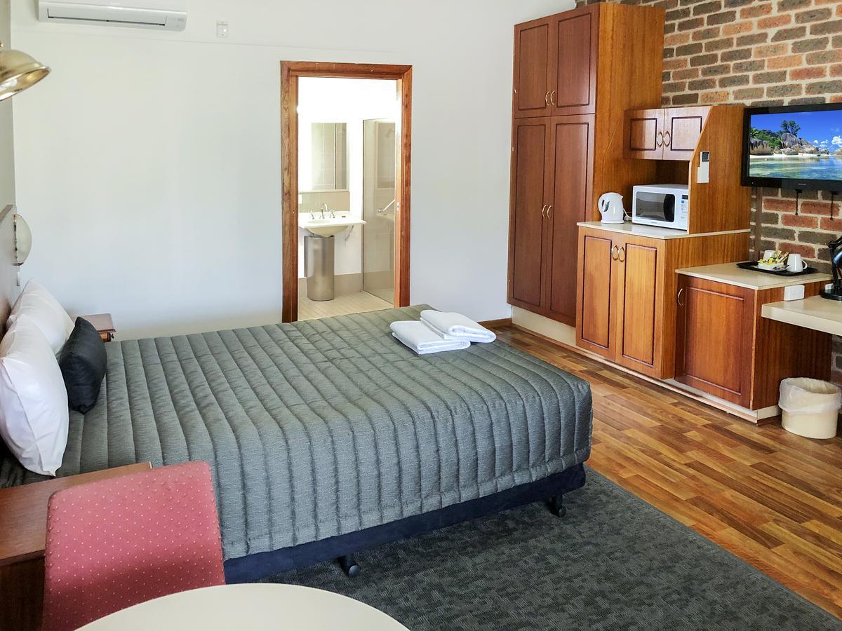 Leeton Heritage Motor Inn Экстерьер фото