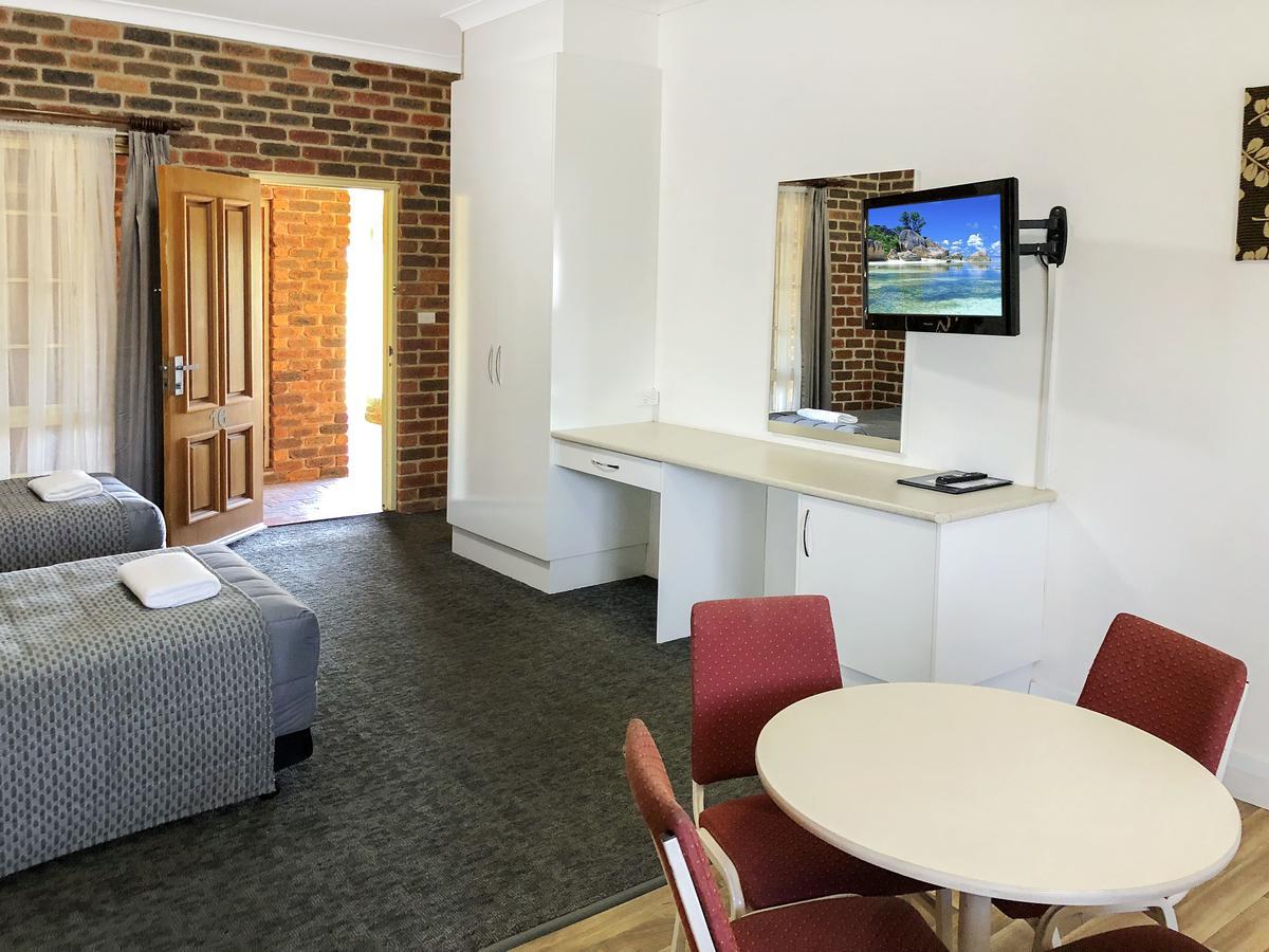 Leeton Heritage Motor Inn Экстерьер фото