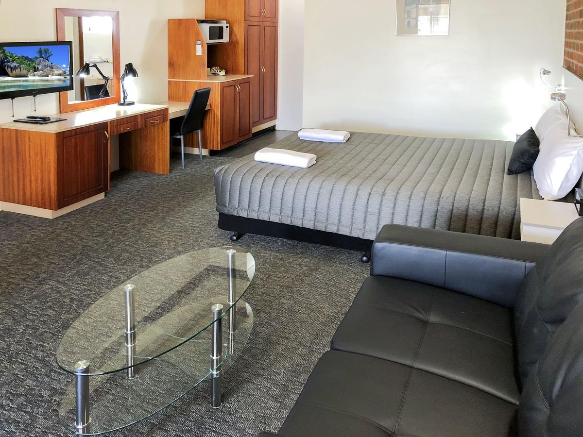 Leeton Heritage Motor Inn Экстерьер фото