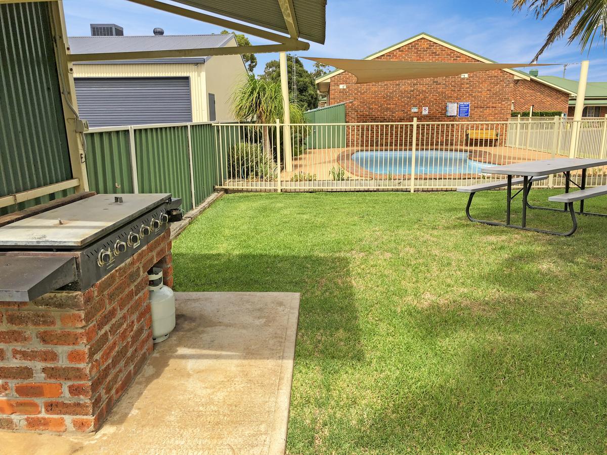 Leeton Heritage Motor Inn Экстерьер фото