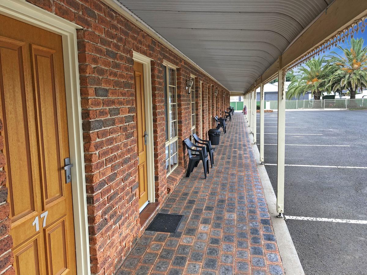 Leeton Heritage Motor Inn Экстерьер фото