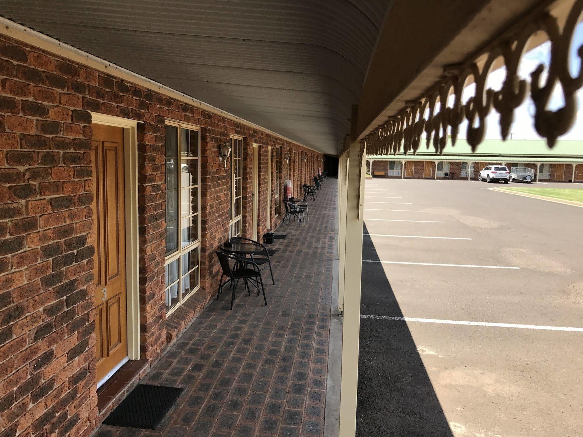Leeton Heritage Motor Inn Экстерьер фото