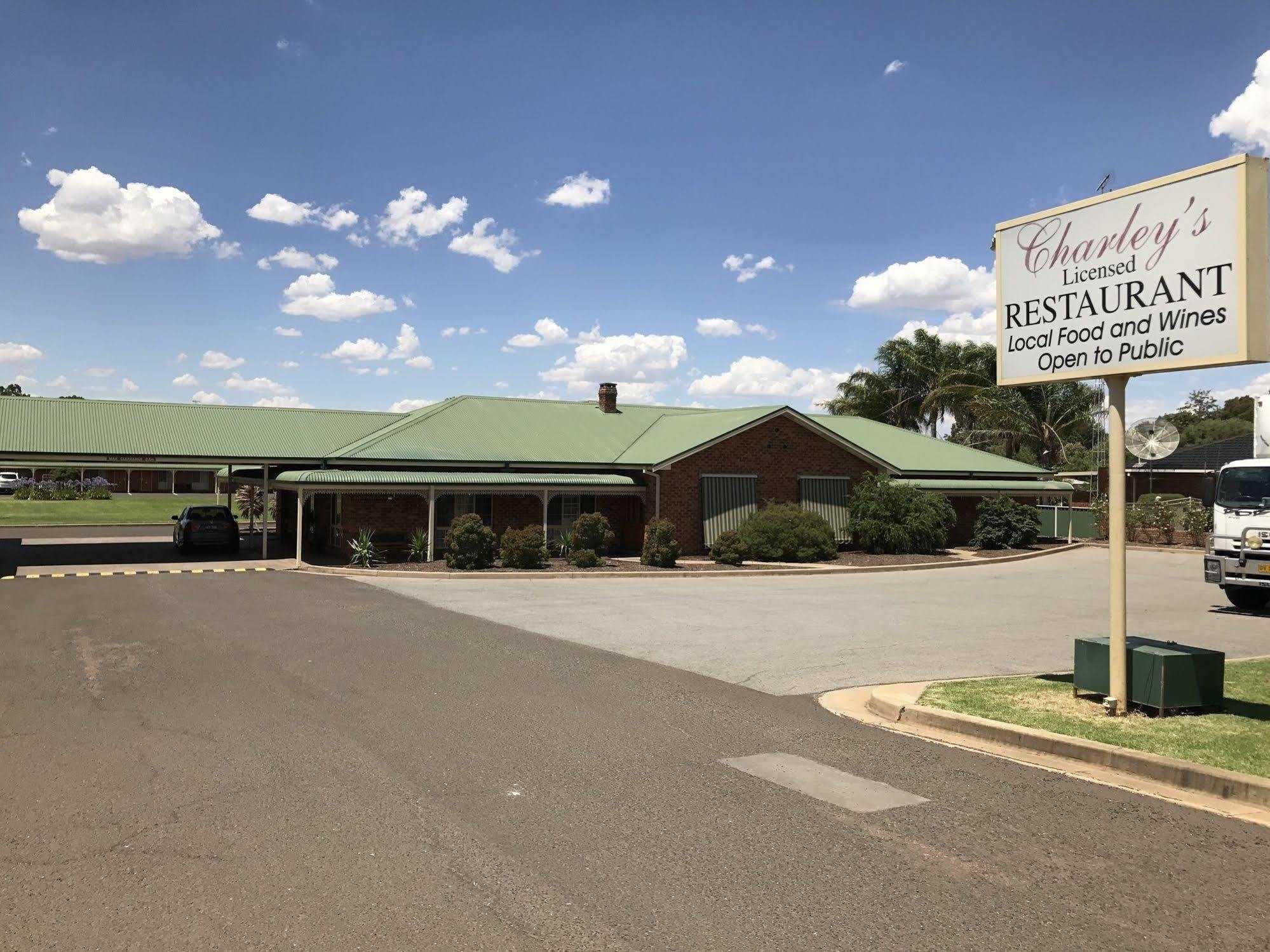 Leeton Heritage Motor Inn Экстерьер фото