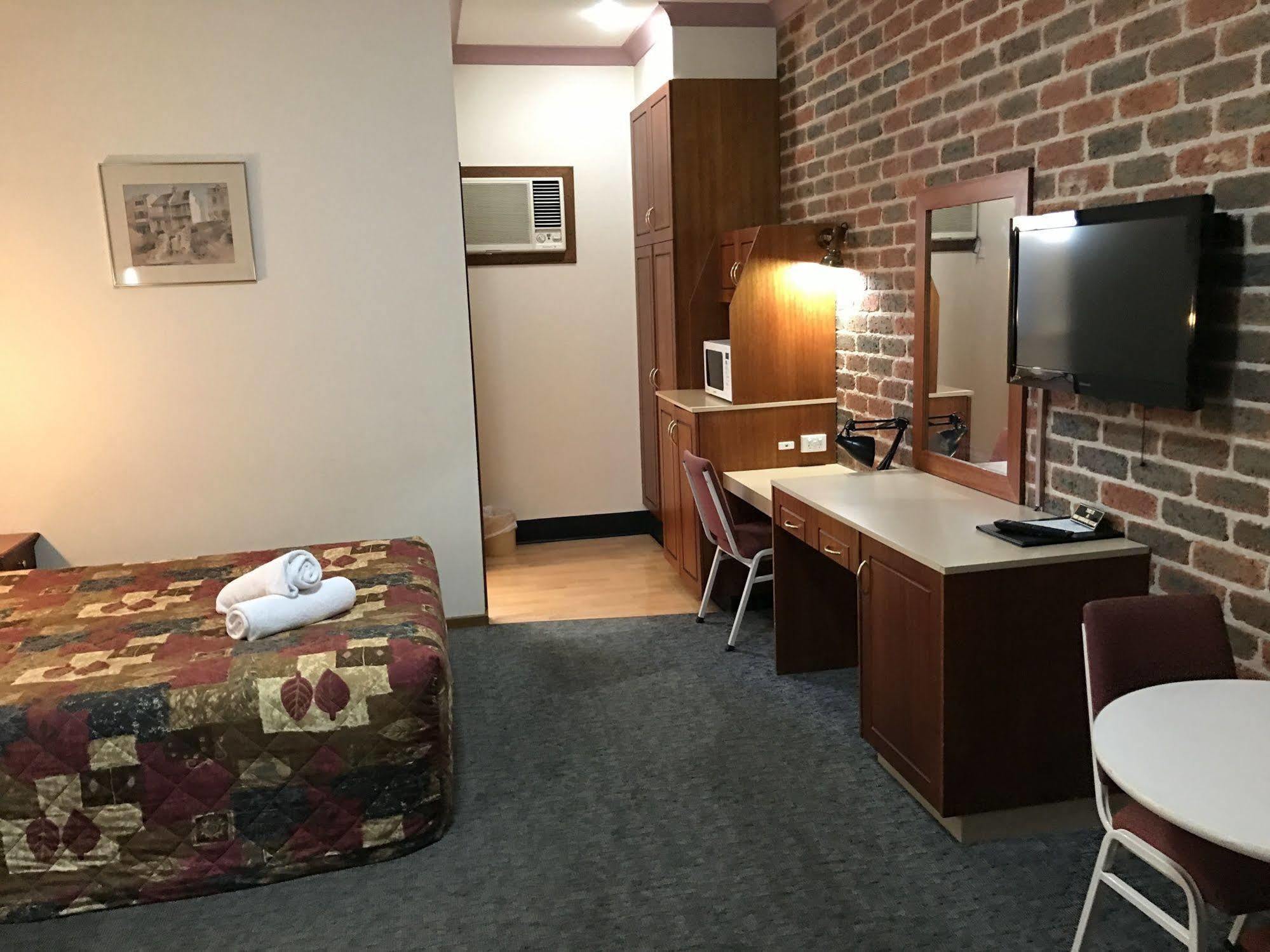 Leeton Heritage Motor Inn Экстерьер фото