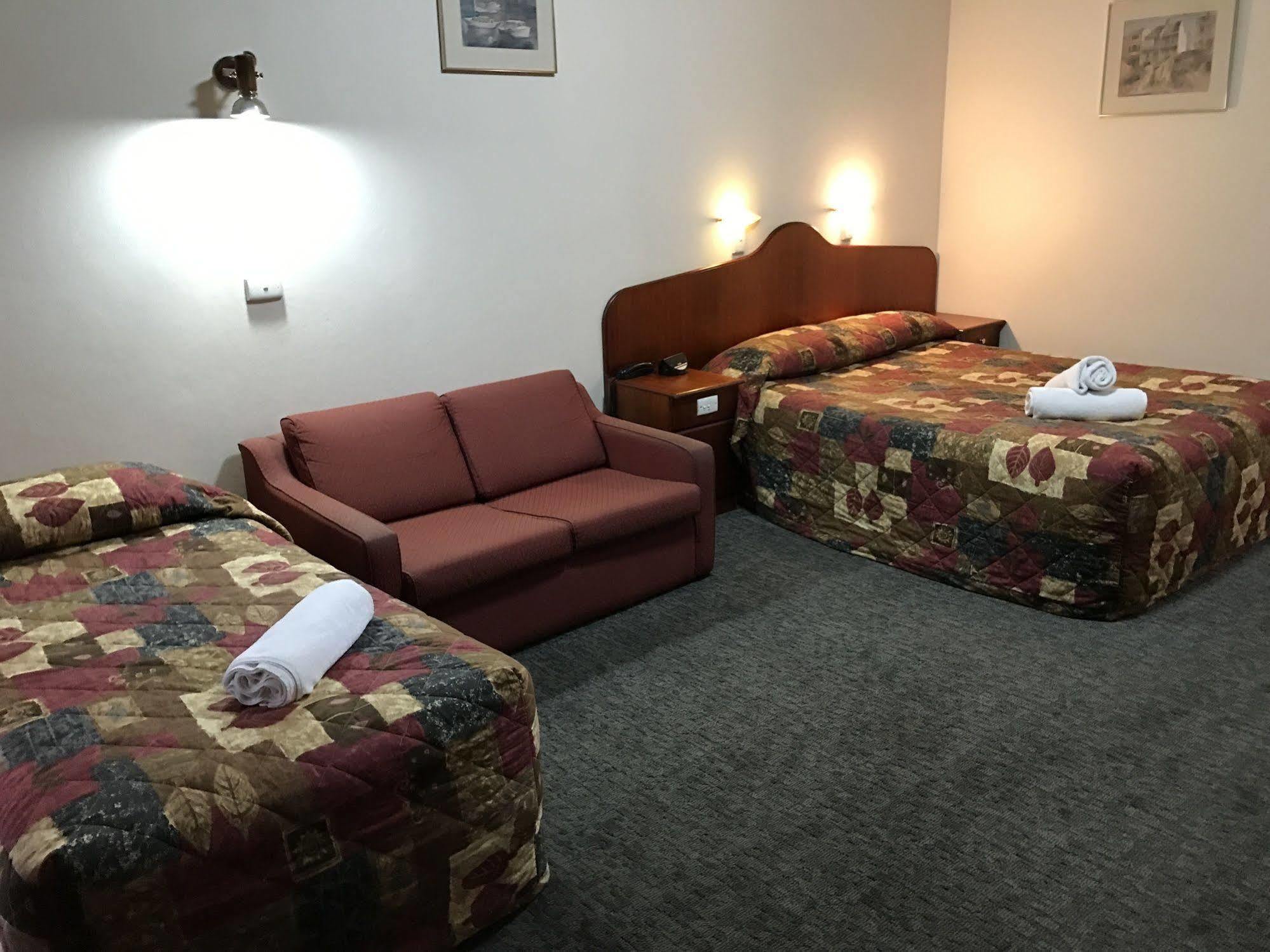 Leeton Heritage Motor Inn Экстерьер фото