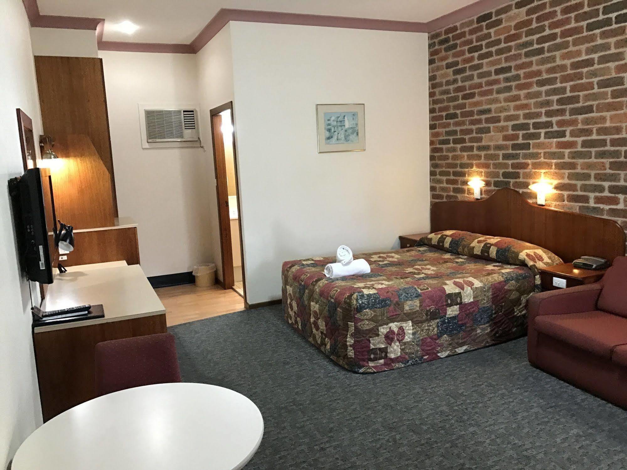 Leeton Heritage Motor Inn Экстерьер фото