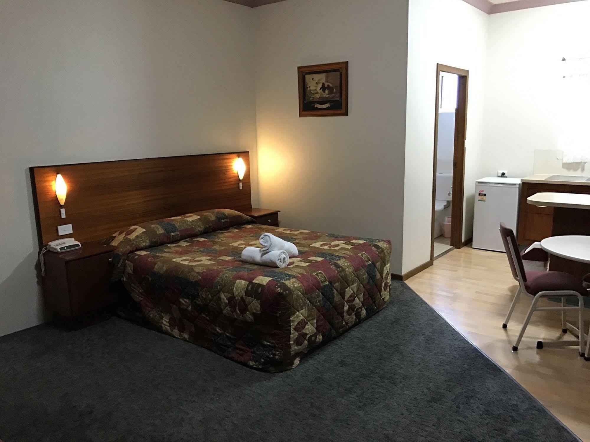 Leeton Heritage Motor Inn Экстерьер фото