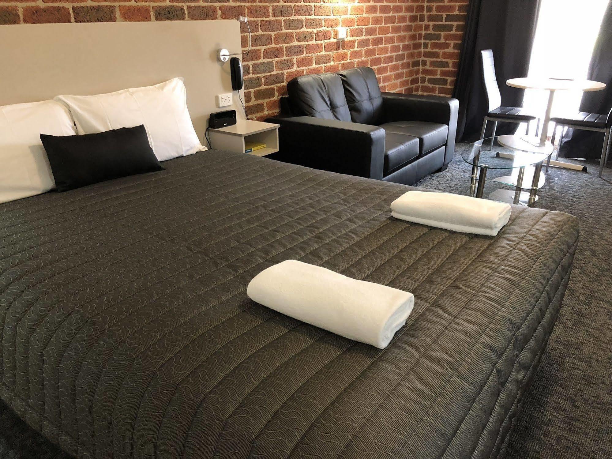 Leeton Heritage Motor Inn Экстерьер фото