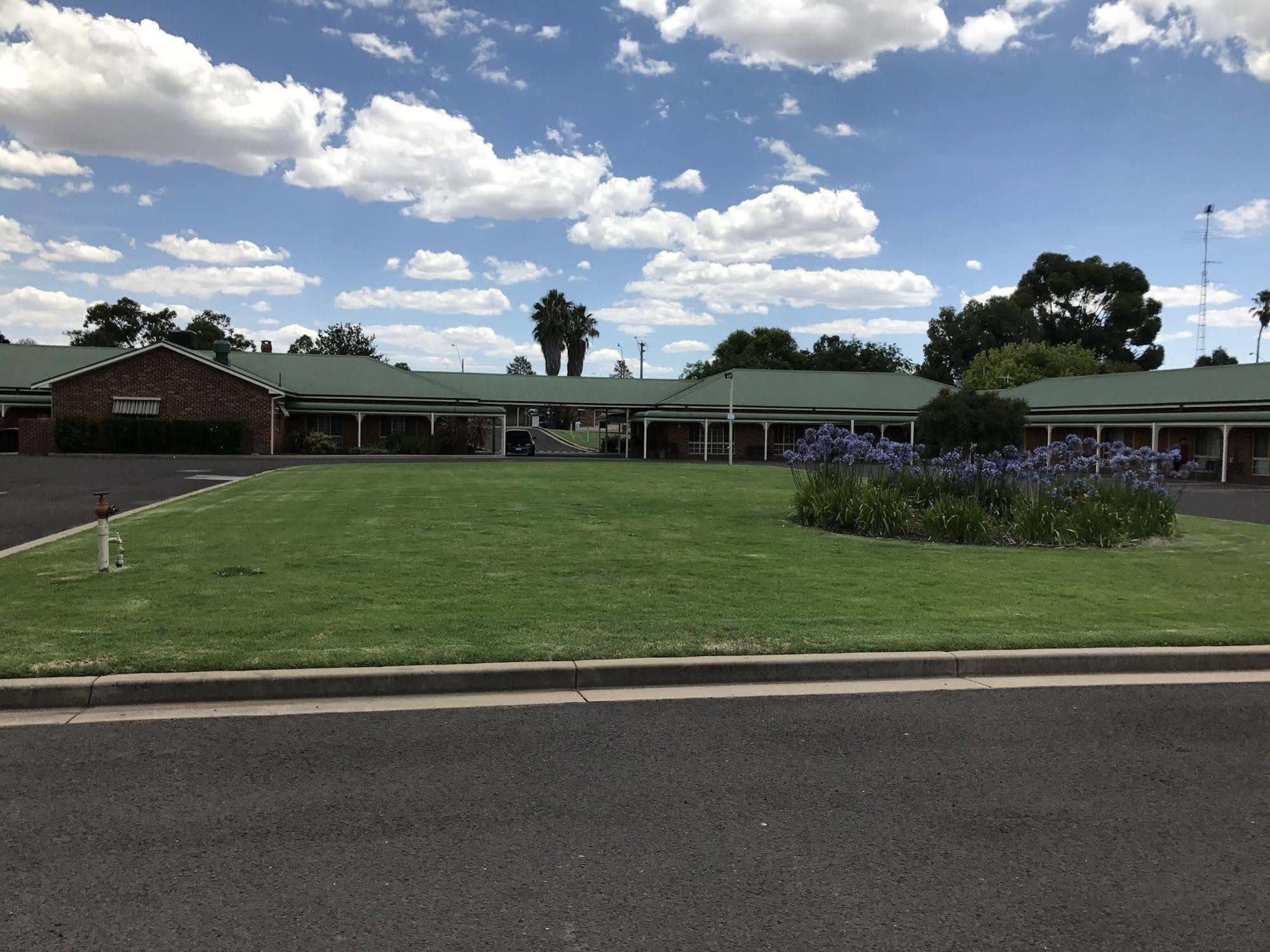 Leeton Heritage Motor Inn Экстерьер фото