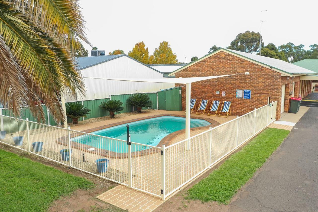 Leeton Heritage Motor Inn Экстерьер фото